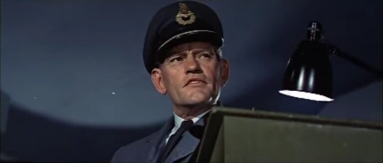 Harry Andrews as Air Vice Marshall Davis