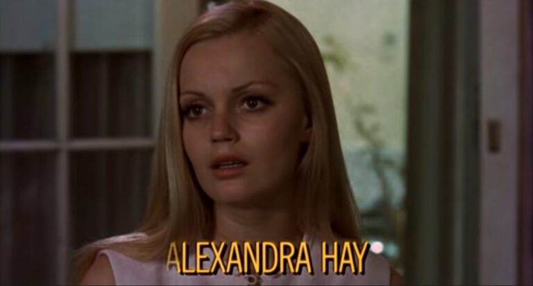 Alexandra Hay as Gloria