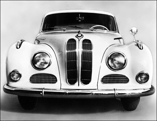 Image of the front end of the 1955 BMW 502