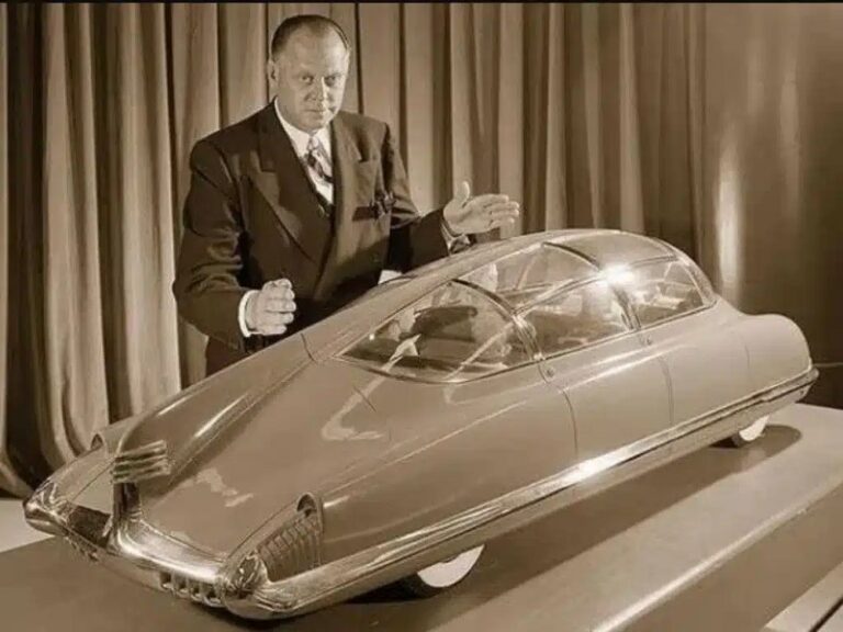 Image of Harley Earl in 1948