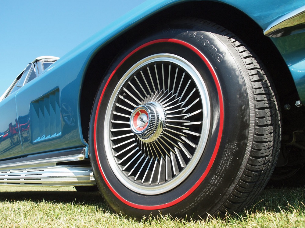 Image of 1967 Corvette Starburst Wheels hiding lug nuts